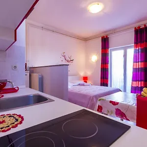 https://apartment-lori-fazana.in-istria.net